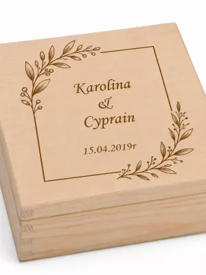 Drewniane pudełko ślubne z grawerem – personalizowane, 16 × 16 cm pamiątka ślubna W5