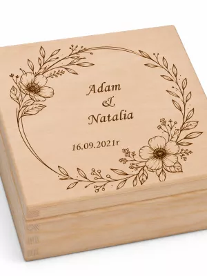Drewniane pudełko ślubne z grawerem – personalizowane, 16 × 16 cm pamiątka W4