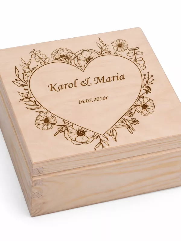 Produkt Drewniane pudełko ślubne z grawerem – personalizowane, 16 × 16 cm Zdjęcie