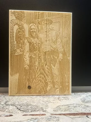 Portret grawerowany na drewnie na bazie Twojego zdjęcia –  Driftwood