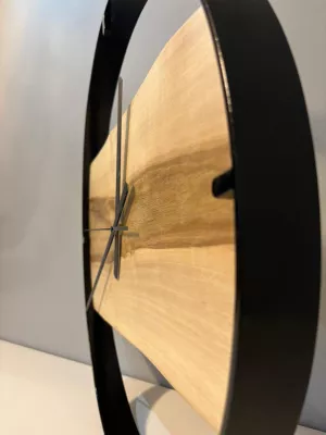 Drewniany zegar ścienny w metalowej ramie Driftwood