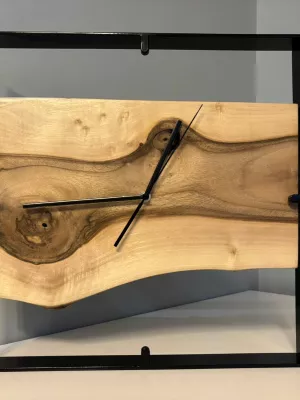 Drewniany zegar ścienny w metalowej ramie Driftwood