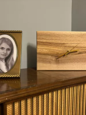 Zegar z orzecha grawer personalizacja driftwood