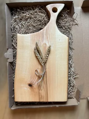 Deska do krojenia lub serwowania z jesionu
