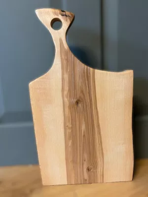 Deska do krojenia lub serwowania z jesionu