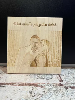 Portret grawerowany na drewnie na bazie Twojego zdjęcia –  Driftwood
